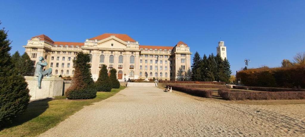Mox Downtown Apartman Debrecen Exterior photo